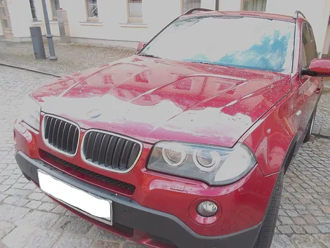 E83