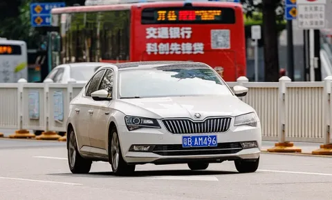B8 (3V)