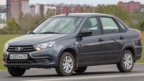 1st gen (pre-facelift)