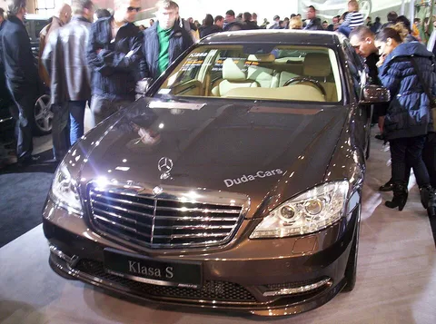 W221